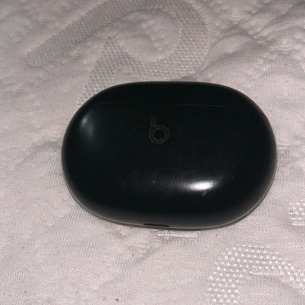 Beats Studio buds pros, good condition, used for 4 months but in need for $
